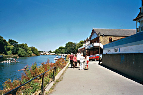 Staines-upon-Thames man and van TW18 removals