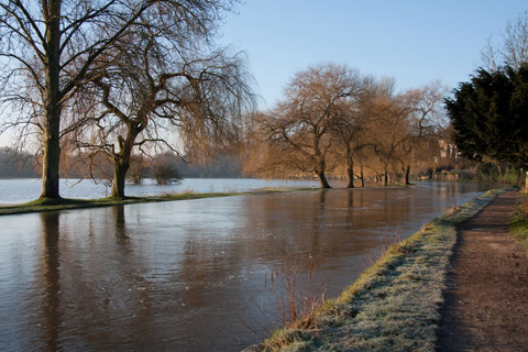 Sunbury-on-Thames man and van TW16 removals