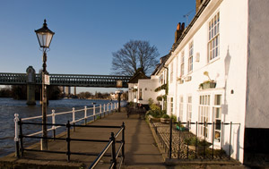 W4 man and van Chiswick removals